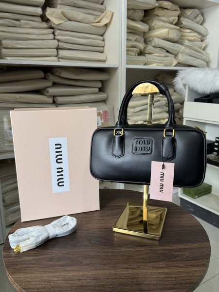 Miu miu  حجم 26 cm